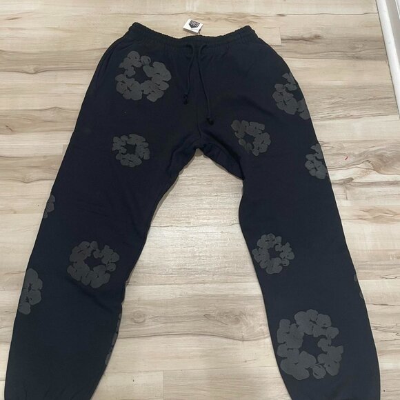 Denim Tears Cotton Wreath Sweatpants – Black Monochrome Streetwear Joggers - Picture 1 of 4